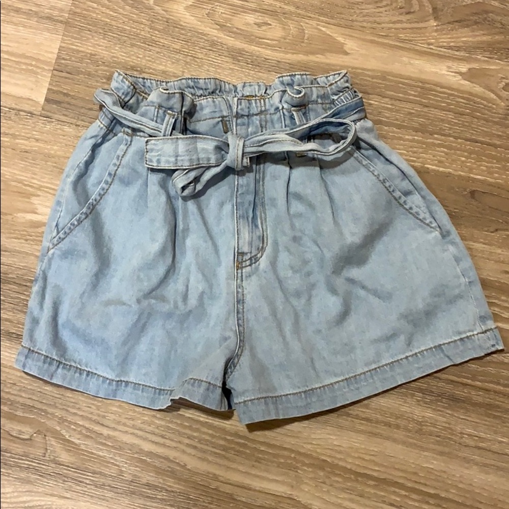 Forever 21 Belted high waist Jean shorts